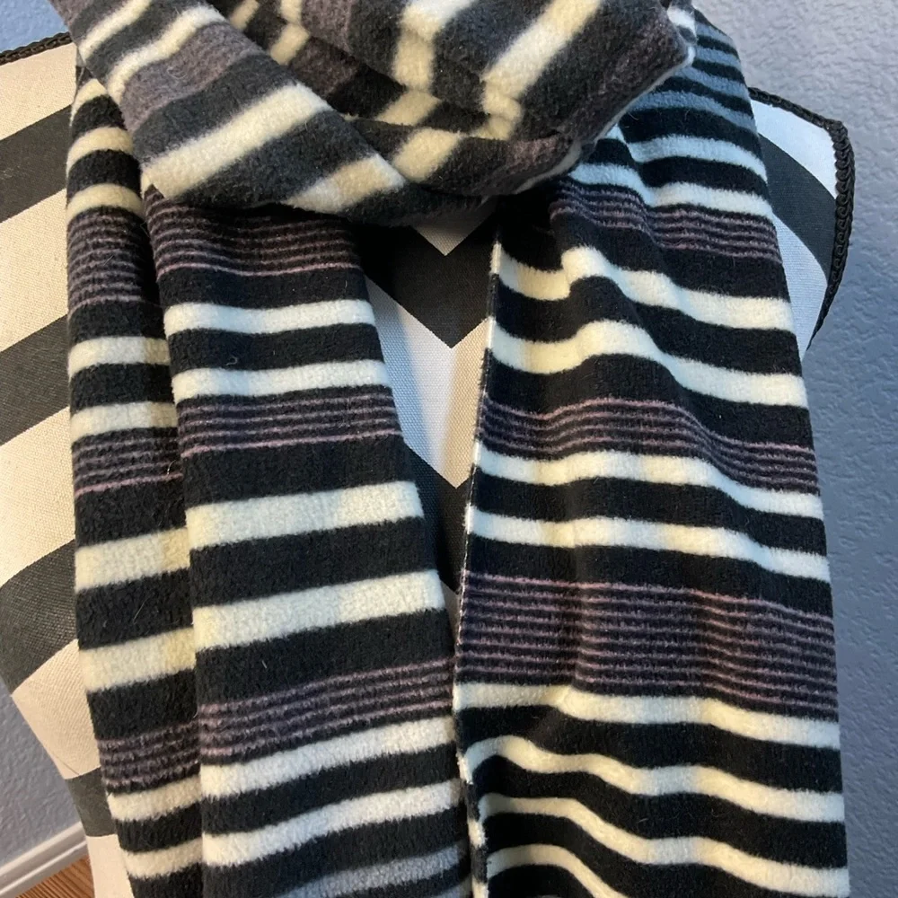 Striped Old Navy Black and White fleece Scarf